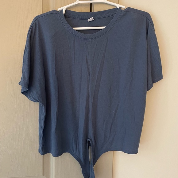 Cropped Tie Front Athletic Top - Picture 3 of 3